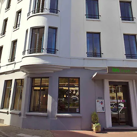 Ibis Styles Centre 3* 물랭
