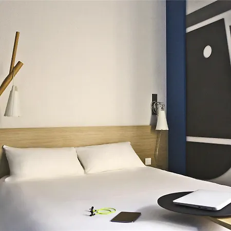 Ibis Styles Centre 3* 물랭