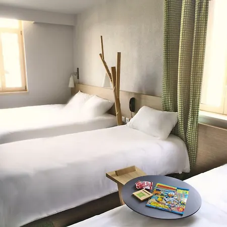 Ibis Styles Centre Отель Мулен